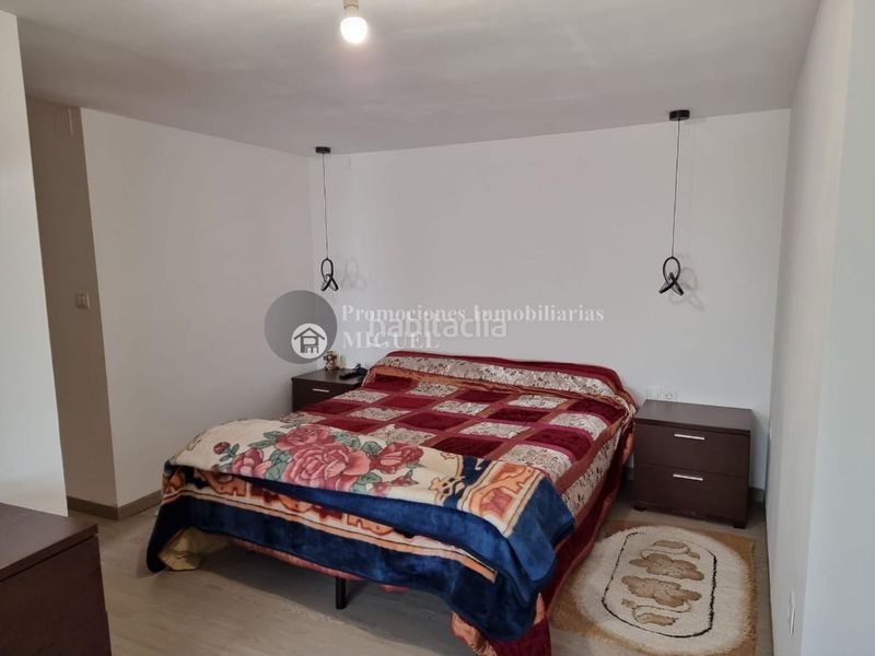 Foto c9f03ffc-95d1-4d72-a854-f0f40822c61a. Casa aparellada amb aparcament a Verín