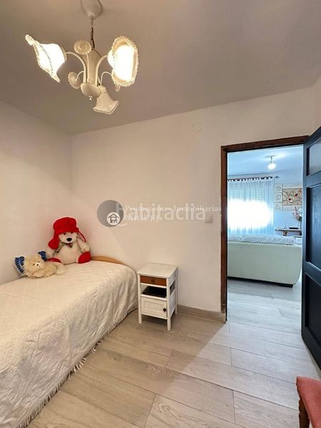 Foto d14cd283-ed67-4987-adfe-96d392ffcead. Casa aparellada amb aparcament a Verín