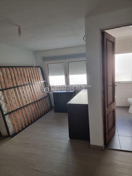 Foto f7a7bd9f-e4fc-43bc-80cc-5f8324998a24. Casa aparellada amb aparcament a Verín