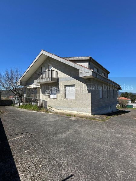 Foto 849c23a6-0999-46f7-b7bb-6b1c7a21e3d9. Casa comoda casa pegada a verin en Verín