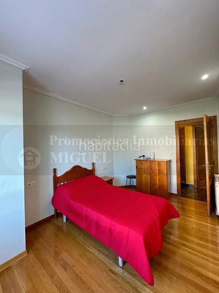 Foto 3a5abaeb-40ad-4348-a471-cce4b024b312. Apartament amb calefacció aparcament a Verín