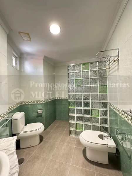 Foto d87d0a6c-facb-407c-8a2b-b32ff986edd7. Apartament amb calefacció aparcament a Verín