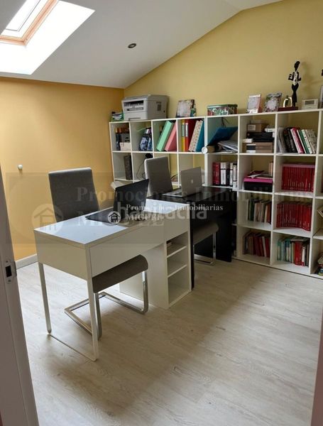 Foto 9b250e08-ff8e-407c-85e2-4d98a1729e1b. Casa adossada a Verín