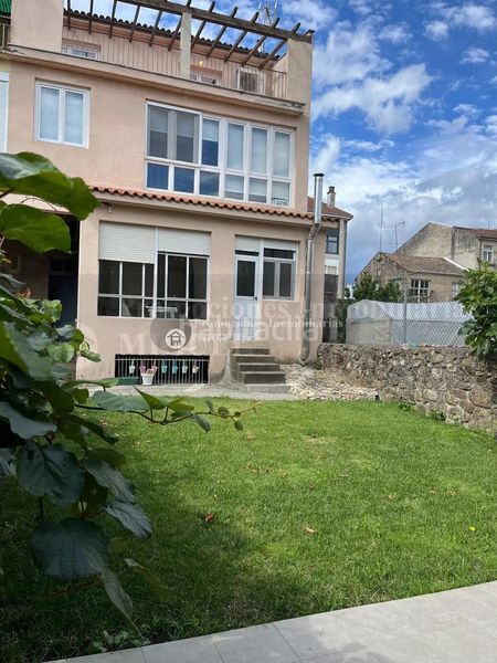 Foto bae338ad-1f07-45a5-8b6a-101ed0ff565c. Casa adossada a Verín