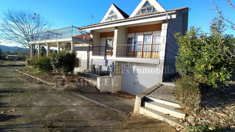 Foto d53b90e5-6d70-4274-b3b0-0dbe4297e39a. Casa a Verín