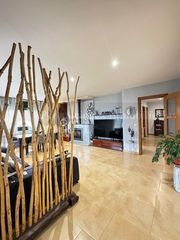 Chalet in Monterrei. Exclusivo chalet con terreno