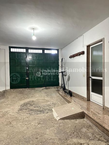 Foto 1638ca8a-2ba5-4108-921f-747fc87dc2c0. Casa amb aparcament a Verín