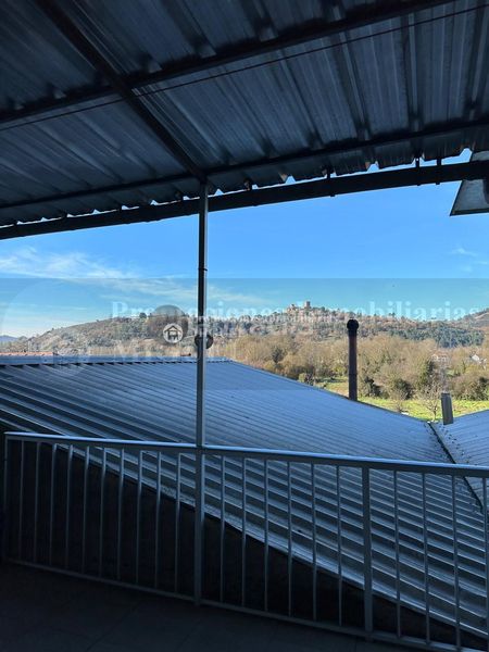 Foto 27b8e81c-1cb8-4b1d-8fac-e0fa57b92e75. Casa amb aparcament a Verín