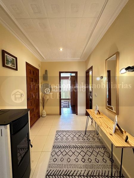 Foto 3455666a-ca0f-4f1a-bff0-a48a3efbadf7. Casa amb aparcament a Verín