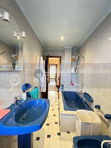 Foto 4475c0d5-5576-48d4-8b48-651a6f193f6c. Casa amb aparcament a Verín