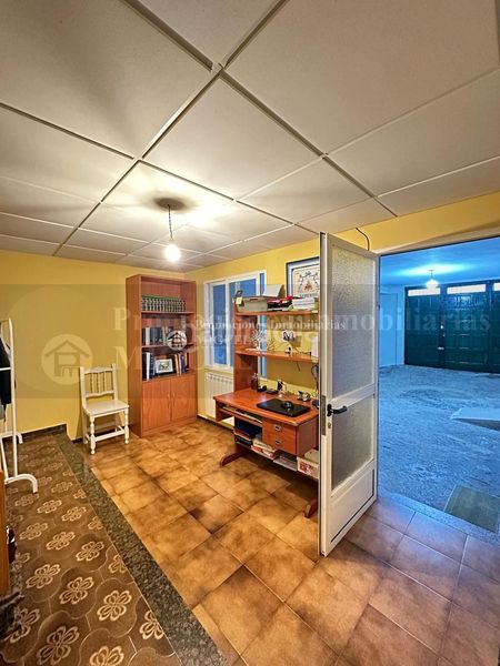 Foto 5c198080-af75-438a-851d-e12f8f3ffc83. Casa amb aparcament a Verín