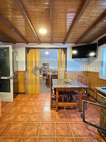 Foto 707a8c98-126d-4612-82ef-d2828d9c3252. Casa amb aparcament a Verín