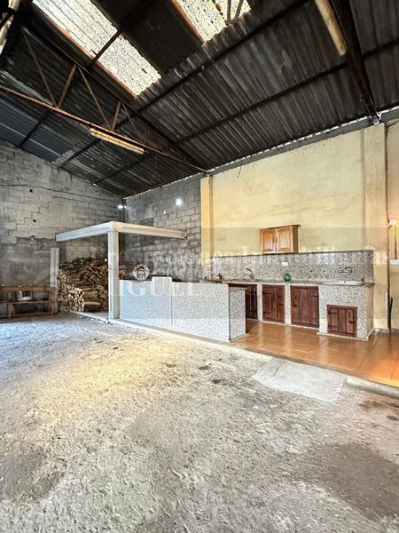 Foto aa111782-ede2-4e79-abf0-ab076eee2f89. Casa amb aparcament a Verín