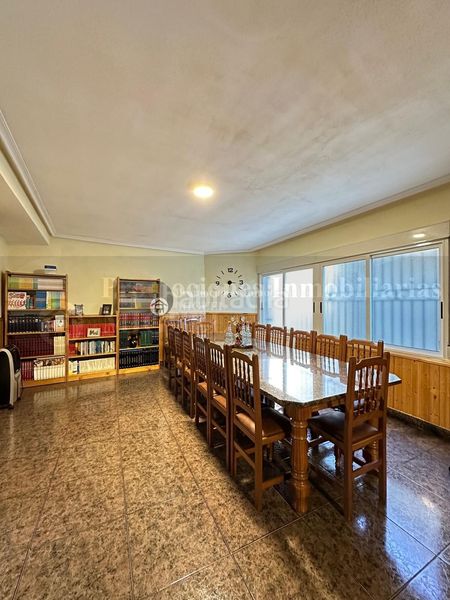 Foto adfeff21-0665-4b27-9298-8d72bc9f012b. Casa amb aparcament a Verín