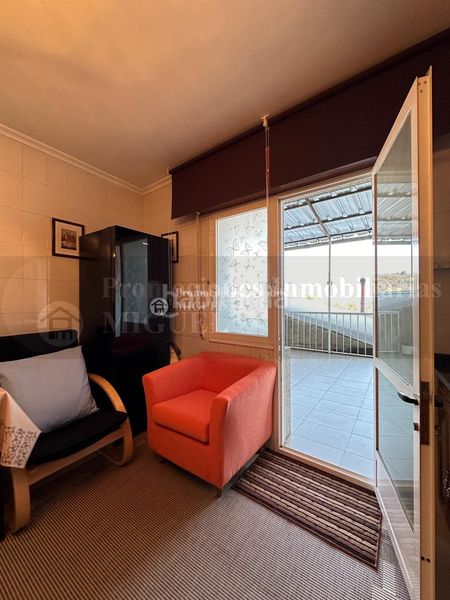 Foto b4847c68-8e45-4d39-8073-069a26220b0d. Casa amb aparcament a Verín