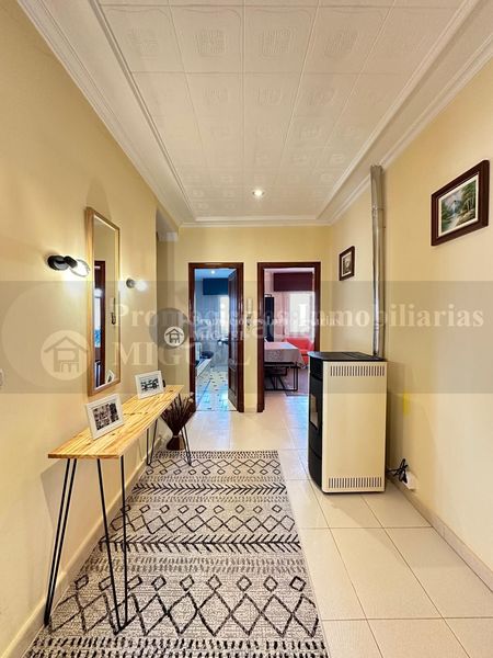 Foto e3c7ab65-b499-43aa-9686-c7ef9e9360b9. Casa amb aparcament a Verín