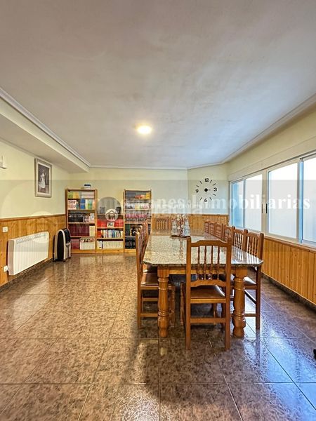 Foto e3e3ba98-02bb-406d-acae-559bfa95c438. Casa amb aparcament a Verín