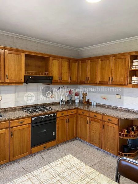 Foto 18b6f9f6-b2d1-4088-bcb3-f9b87ee56cf6. Casa amb aparcament a Verín