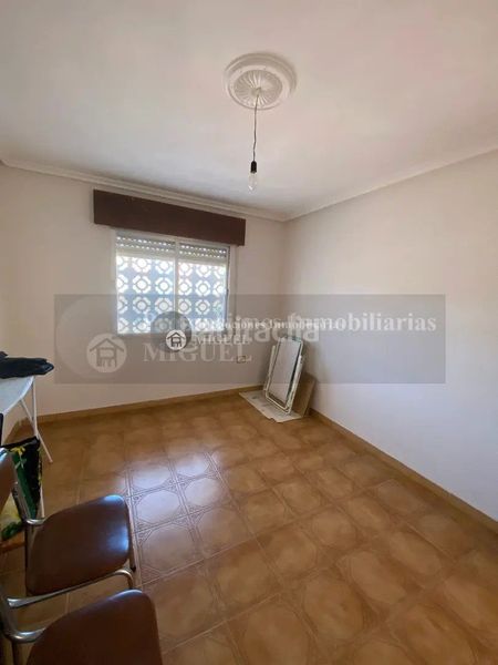 Foto 30350b6d-b3fe-4704-833d-b8293c0dc0aa. Casa amb aparcament a Verín