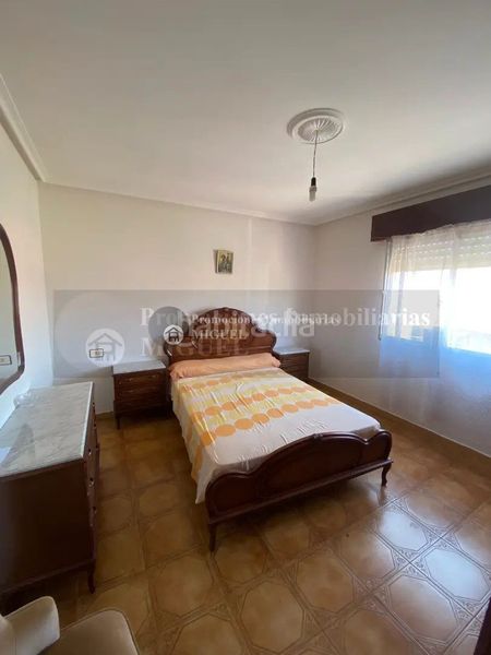 Foto 416c679a-8162-4df8-8027-6199f2e41c75. Casa amb aparcament a Verín