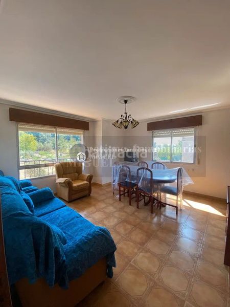 Foto a0d83202-9cf6-4889-9972-b8406d623416. Casa amb aparcament a Verín