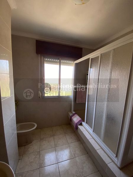 Foto c5778eab-837e-42e9-9c75-897bcffaa011. Casa amb aparcament a Verín