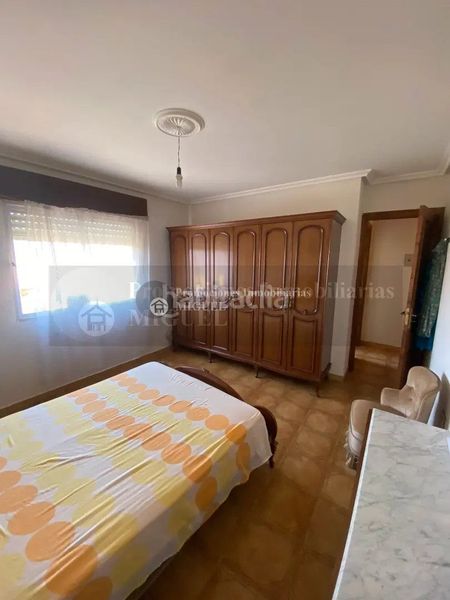 Foto fb713360-b753-4591-8a4f-afdeea960115. Casa amb aparcament a Verín