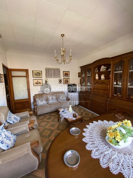 Foto 49853ed9-19e0-4904-829d-7b34df0af6f5. Casa aparellada a Verín