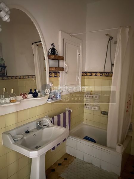 Foto 82f1be78-ece3-4b46-80f0-0f0589a0bddc. Casa aparellada a Verín