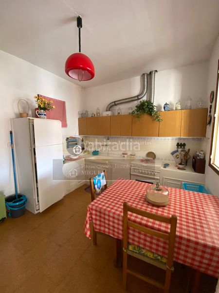 Foto af46d5f1-86c3-4bbe-83f6-2036a5fe65c4. Casa aparellada a Verín