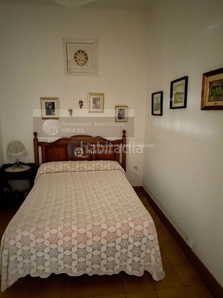 Foto bf007ded-aae4-4779-ba8c-1d0d7d55c505. Casa aparellada a Verín