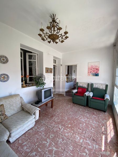 Foto c5cd3816-553a-4e42-861c-a21733695d14. Casa aparellada a Verín