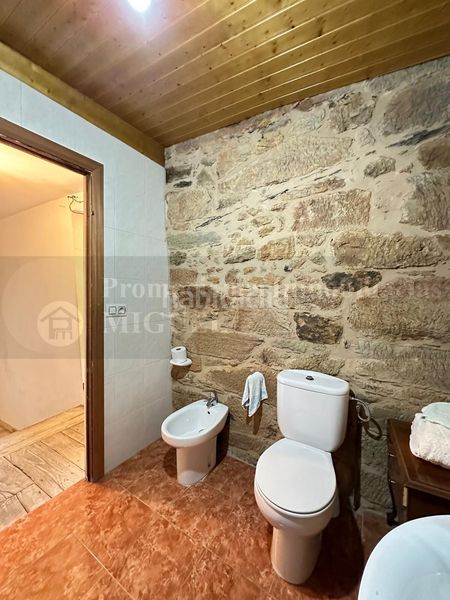 Foto 087a1949-a4ce-46d1-a605-c4abd8fd9d08. Casa a Laza
