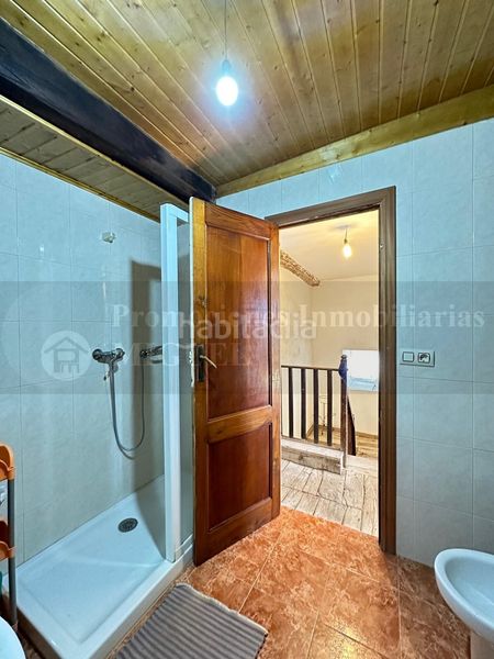Foto 72d61e65-dd61-42f9-9679-d1006b38b37e. Casa a Laza