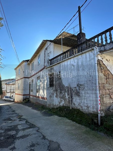 Foto d72dbc3f-76be-4fad-b5f7-759d8880b49b. Casa a Laza