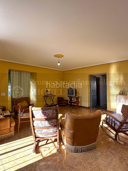 Foto f7c75340-20d1-4746-ba2a-d31397c5a2f1. Casa a Laza
