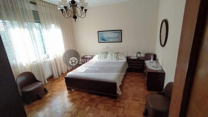 Foto 04842f33-0037-40c7-b63c-ed869342dfe0. Casa amb aparcament a Verín