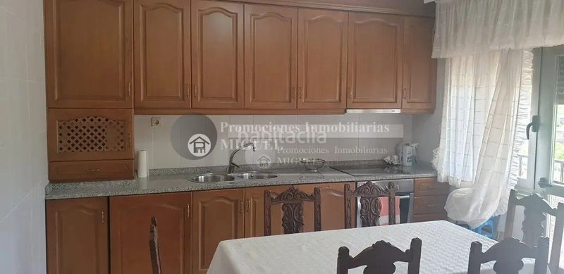 Foto 40f563de-c94c-40c1-bb97-5b15d68c3053. Casa amb aparcament a Verín