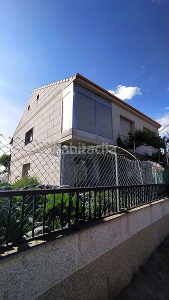 Foto 85fb9fd7-b0a4-4ee1-b042-3dbca6560626. Casa amb aparcament a Verín