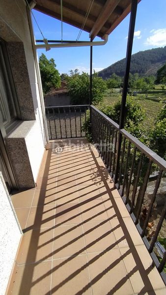 Foto d9a393c0-ef75-453b-a245-ca00df93ff5d. Casa amb aparcament a Verín