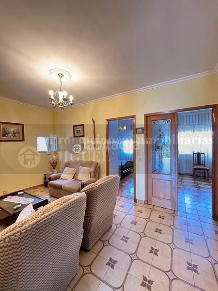 Foto 5448f17c-a6e6-4f26-8736-da9acc793259. Casa amb calefacció a Verín