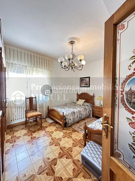 Foto c3fc140a-a803-4d2c-ae1d-e93b6e3b7f7e. Casa amb calefacció a Verín