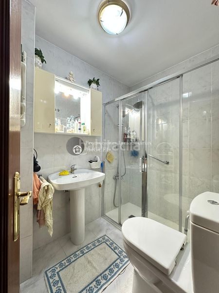 Foto eda523dd-d6a3-421f-84e6-1a263a921b9a. Pis amb calefacció aparcament a Verín