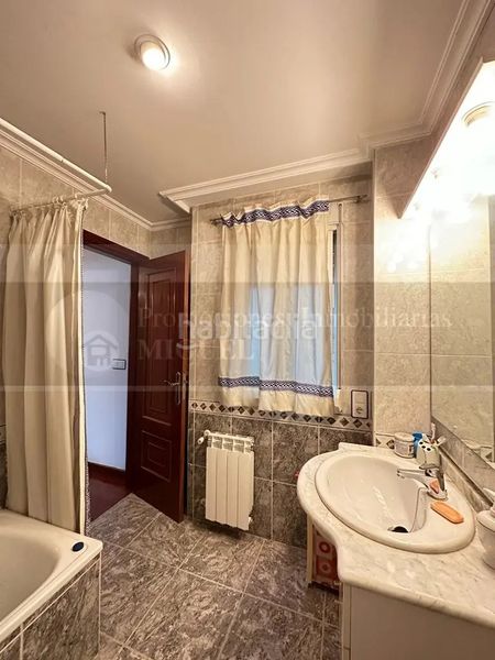 Foto 941cf32c-2d3b-4312-9441-c47a3f816758. Piso  en venta en verin en Verín