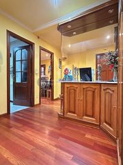 Flat in Verín. Gran vivienda de 5 dormitorios con terraza