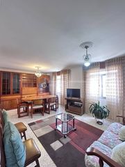 Flat in Verín. Piso céntrico con ascensor ideal como inversión