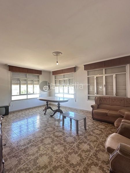 Foto 6eb3e26e-f6f4-4d53-8da8-e55355956bbb. Casa amb aparcament a Verín