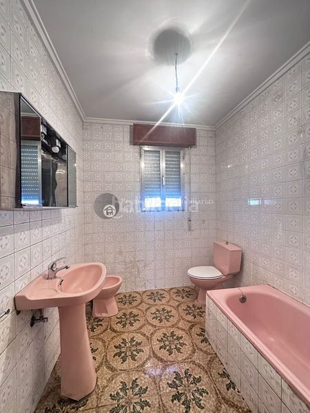 Foto bd505195-b495-4131-b88b-1676dd884ce9. Casa amb aparcament a Verín