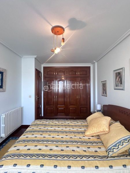 Foto 130a2593-b915-46de-b36f-b9f1993ae874. Casa aparellada amb calefacció aparcament a Verín