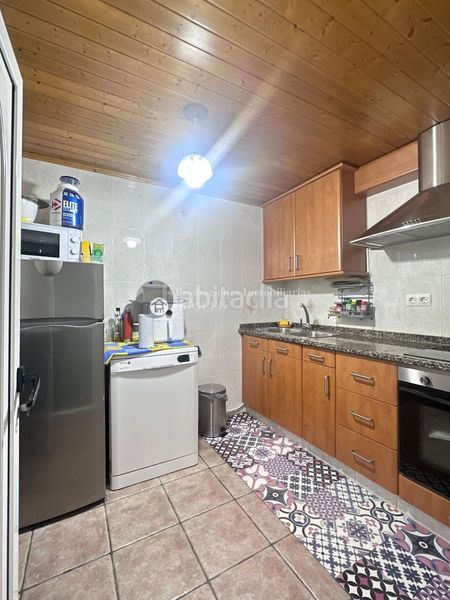 Foto 41294843-b585-46c9-b4e5-42bf44259a6e. Casa aparellada amb calefacció aparcament a Verín